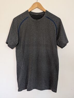 Men's Lululemon Athletic Shirt Active wear T Shirt Size Medium